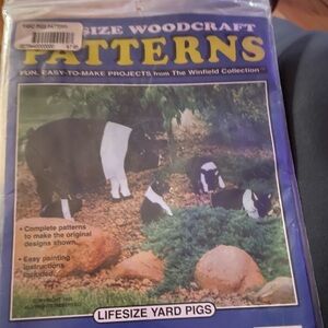 Lifesize Yard Pigs Woodcraft Patterns - Black and White